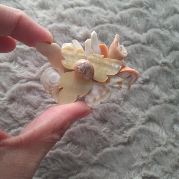 Vintage Russian Handmade Natural Seashell Coastal Beach Tan Floral Brooch Pin - Picture 4 of 6